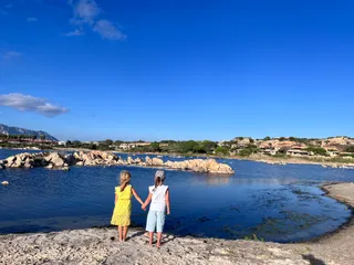 Sardinie v květnu pro rodiny s dětmi